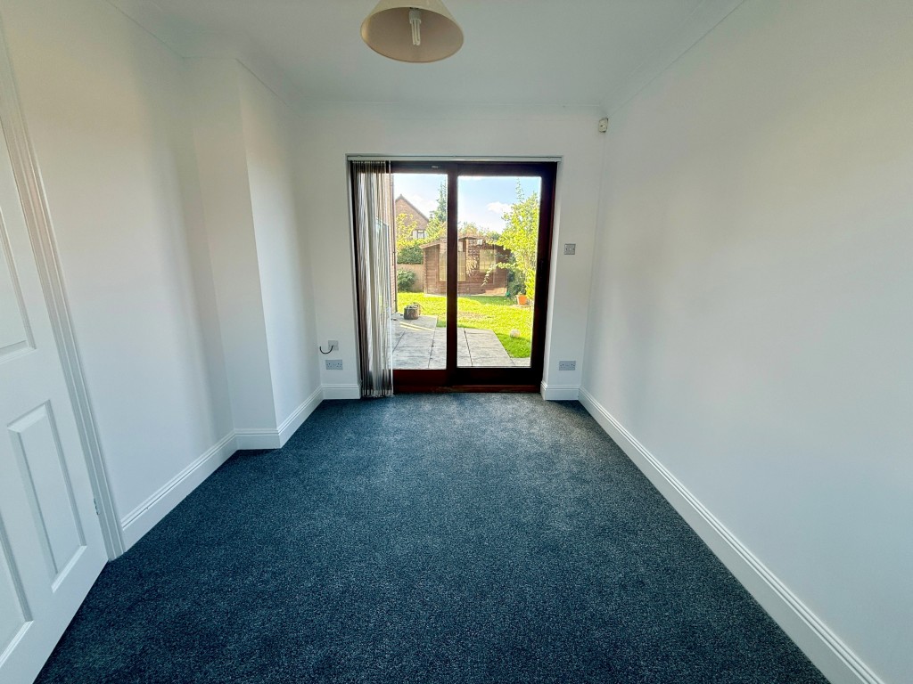 Lot: 141 - DETACHED FOUR-BEDROOM HOUSE - Study